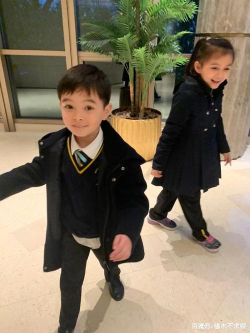 都在夸马雅舒儿子帅其实她女儿也长大了8岁的她从小美到大