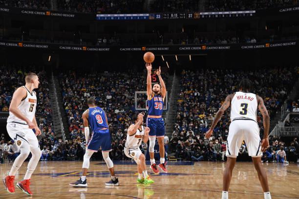 库里职业生涯三分命中数突破3000历史首人