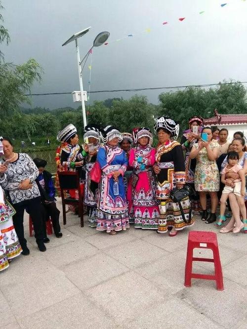 猜灯谜,拔河比赛,对唱山歌……各种节目让你洗去城中铅尘,在美丽乡村