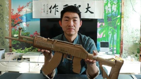 废纸板能用来做什么?大圣用它做出m762突击玩具步枪,大写的服气