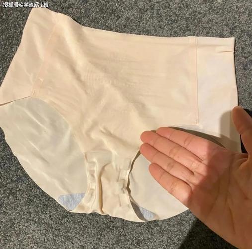 女生穿内裤夹屁屁是什么体验哈哈哈网友评论过于真实