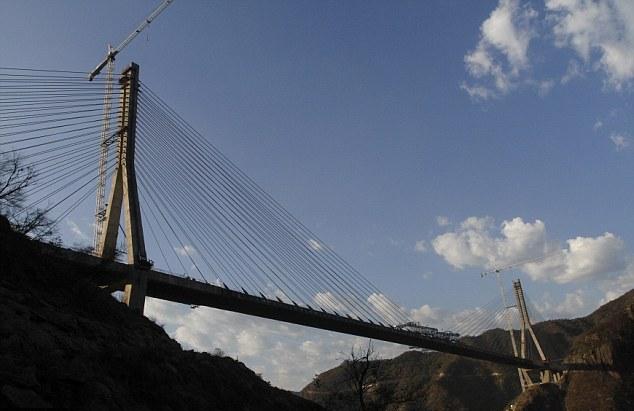 世界最高吊桥墨西哥通车历经4年造价上亿美元