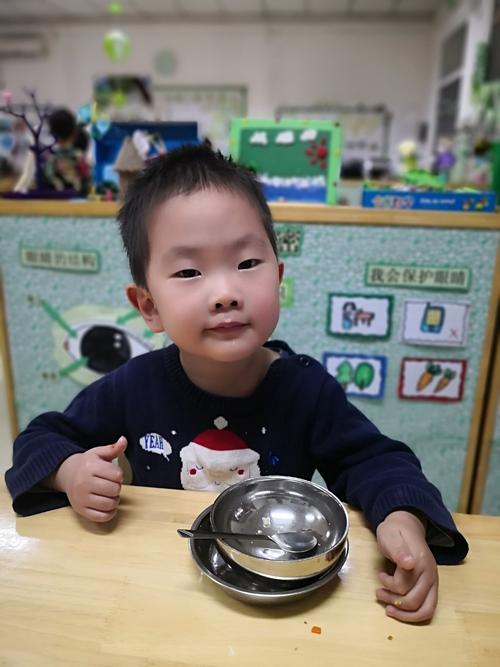 乐乐班小朋友们的"光盘行动"