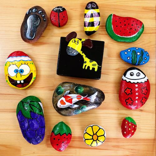 "提升绘画技能 促进专业成长"——三要镇中心幼儿园教师石头创意画