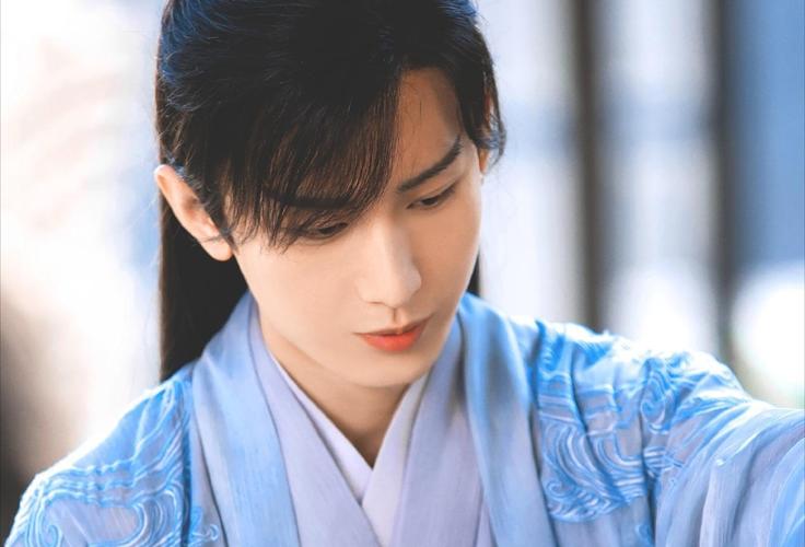 艺人活跃粉丝数揭晓:肖战81万居榜首,成毅比任嘉伦多了近6万!