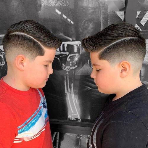 二八分的油头造型很适合微胖的小男孩,周边渐变的裁剪很有层次,显瘦又