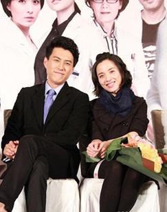 伪装者靳东前女友系江珊! 现任老婆李佳曾离婚