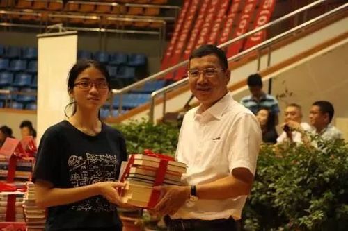 学生代表,清华预录取学生林希颖回顾三年春夏秋冬,母校记载下成长的