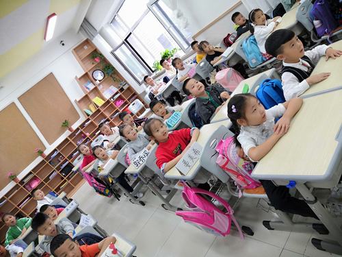 认真上课,做好小学生!