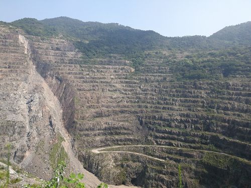 网红天坑黄石国家矿山公园