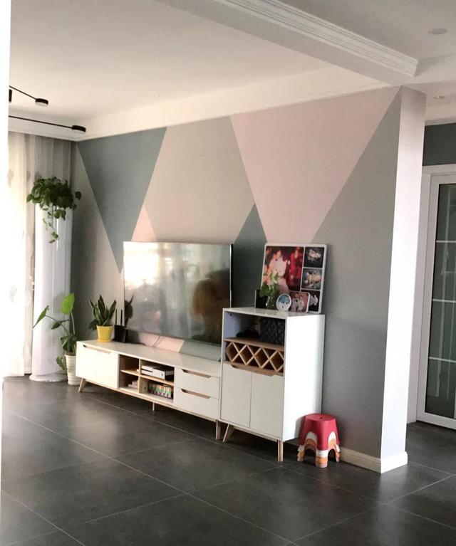 等再买房,电视墙一定不做造型,学她家用乳胶漆刷图案,太漂亮了