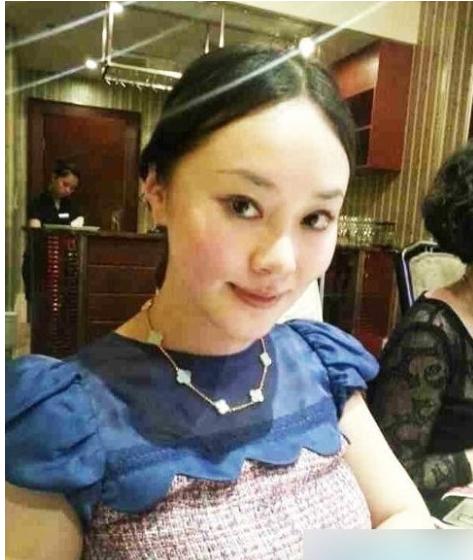 重庆永川女主持人陈霞生前照片 抛尸入湖衣衫不整(图)