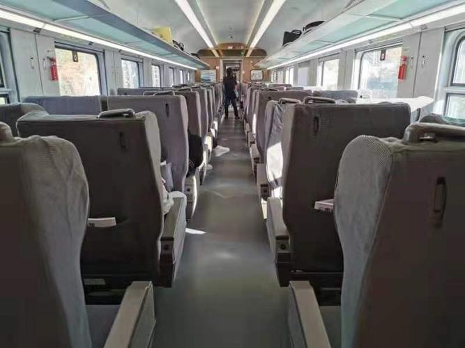 乘坐高颜值"绿巨人",跟随记者一起