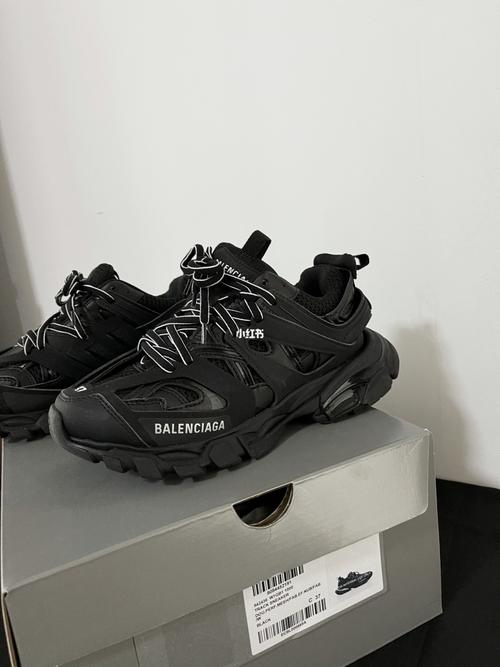 balenciaga|巴黎世家track_巴黎世家怎么样_t恤_夏天去哪玩_鞋子_搭配