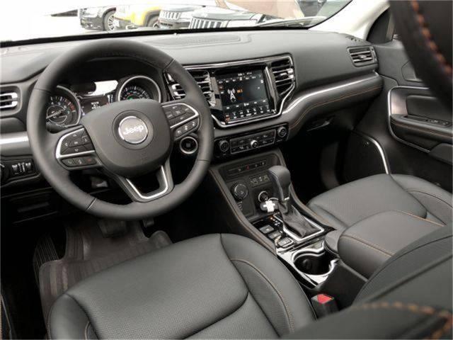 吉普大指挥官 内饰七座 解决你的人多难题