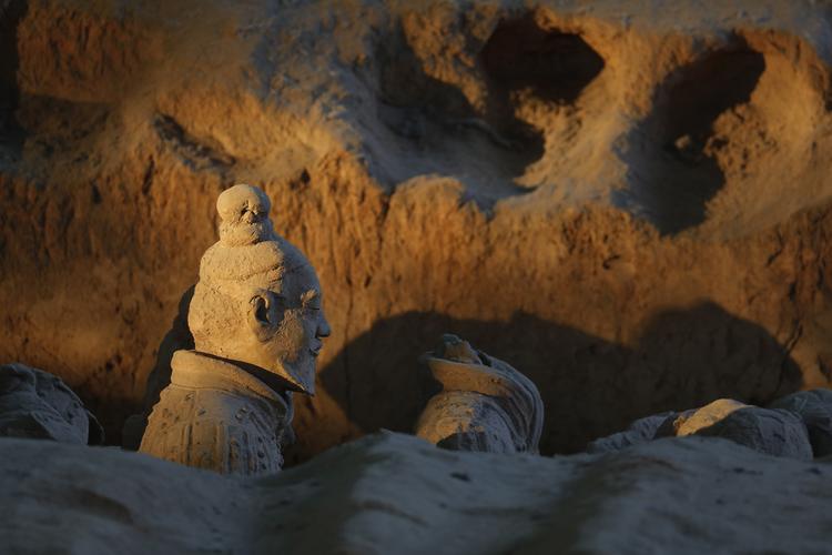 记录冬至余晖中那些最man的脸,兵马俑"身份证"摄影师赵震: 我拥有世界