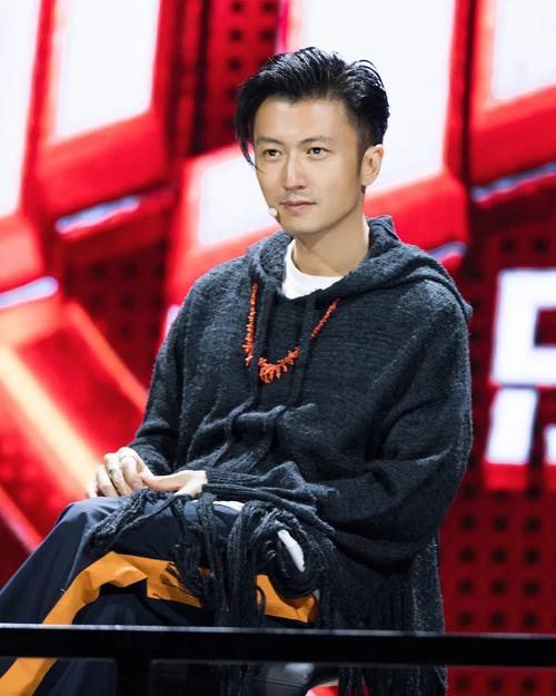 40岁谢霆锋留的这4款发型,一般人驾驭不了,你有剪同款