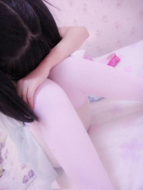 00后小学生晒性感照遭疯狂搜索 清新可人半脱内裤