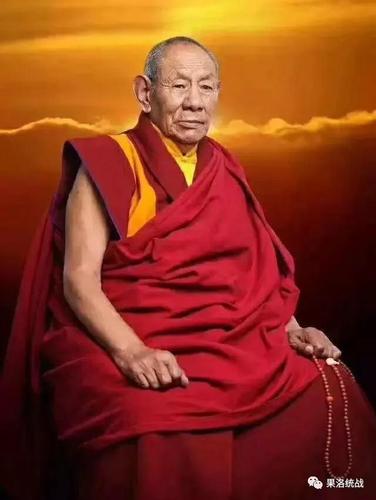 果洛州统战民宗部门赴达日县查朗寺吊唁旦贝尼玛活佛并慰问其亲属