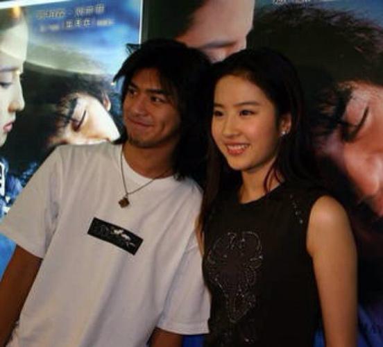 范冰冰和刘亦菲给他做配角,外形酷似金城武,奈何本人没有事业心