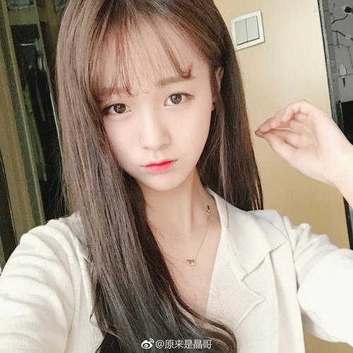 组图:网红晶哥直播狂圈粉 清纯水嫩似娃娃