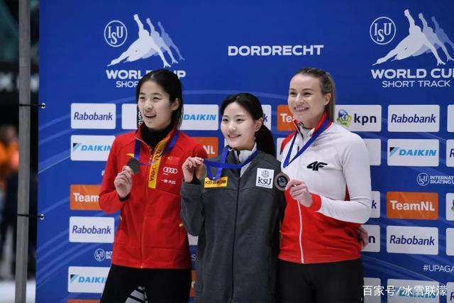 中国队获短道世界杯混合接力冠军 本赛季再登最高领奖