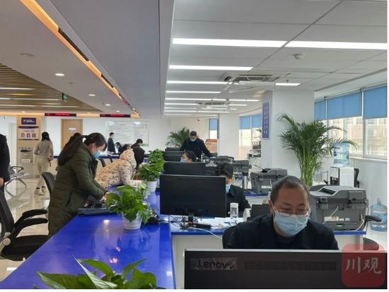 四川省社保局服务大厅一角 .刘春华/摄