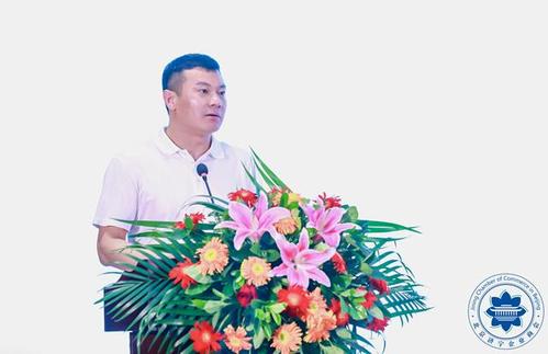 第二届北京济宁企业商会监事长李征与会发言.