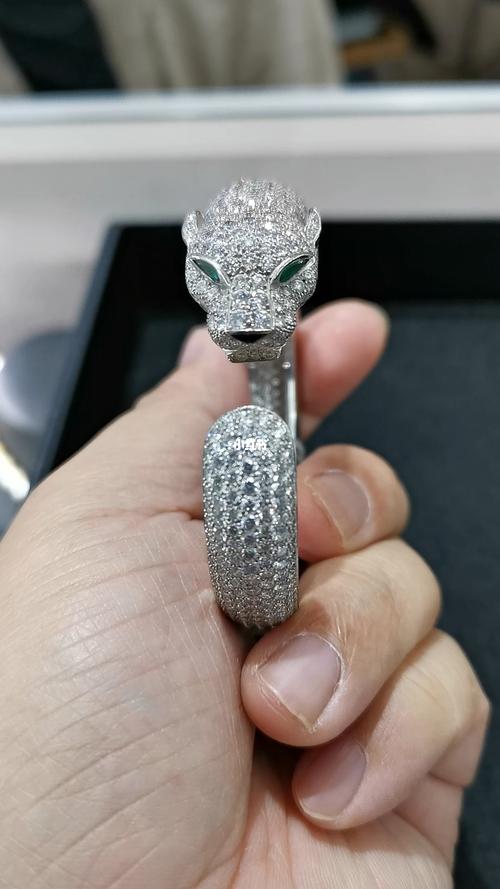 卡地亚豹子手镯 满钻石镶嵌