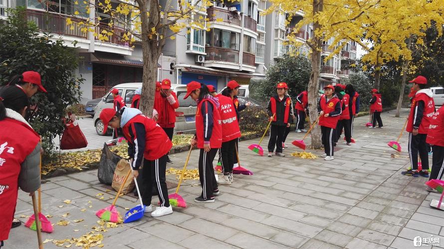 回龙中学校常态化开展四城同创义务劳动