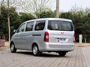 优惠金额 (万元) 裸车价 (万元) 参考总价 (万元) 优惠条件 五菱荣光v