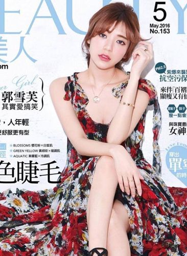 火星情报局的特工们在讨论问题时,也需要有高颜质美女来烘托气氛的