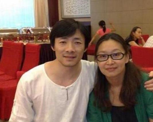 低调的祖峰不开微博不上综艺妻子是第一代谋女郎50岁无儿女