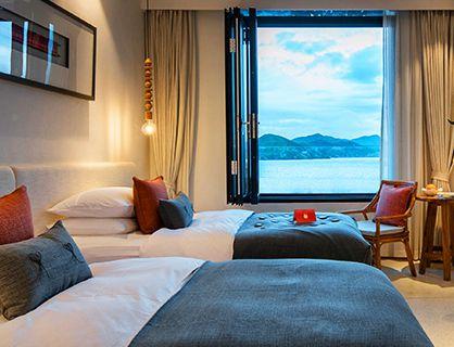 在大理的海景酒店可以遥望苍山洱海,享受古城的慢生活.