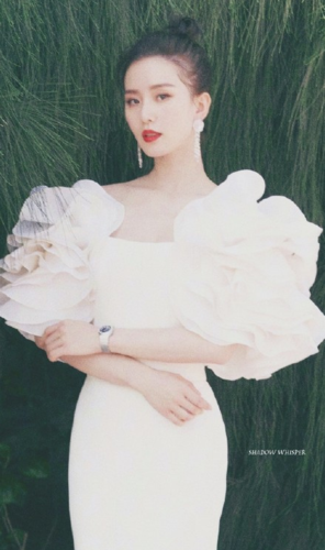 金鸡奖颁奖典礼,刘诗诗,杨幂,热巴的造型新鲜出炉,谁更胜一筹?