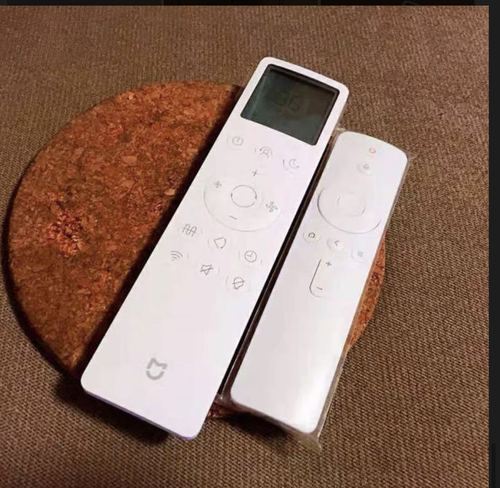 一贯了小米简约大气的风格,这款空调配备的遥控器一改小巧玲珑的风格