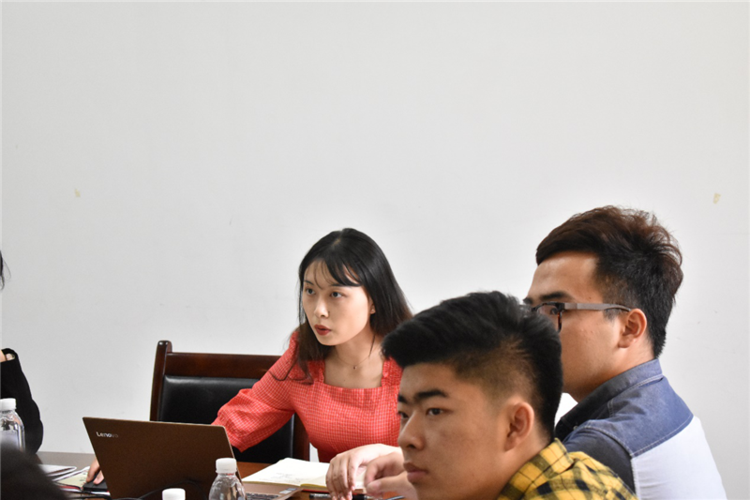 葛丽君就安徽工业大学学生会管理经验向大家做了详细介绍,同时她希望