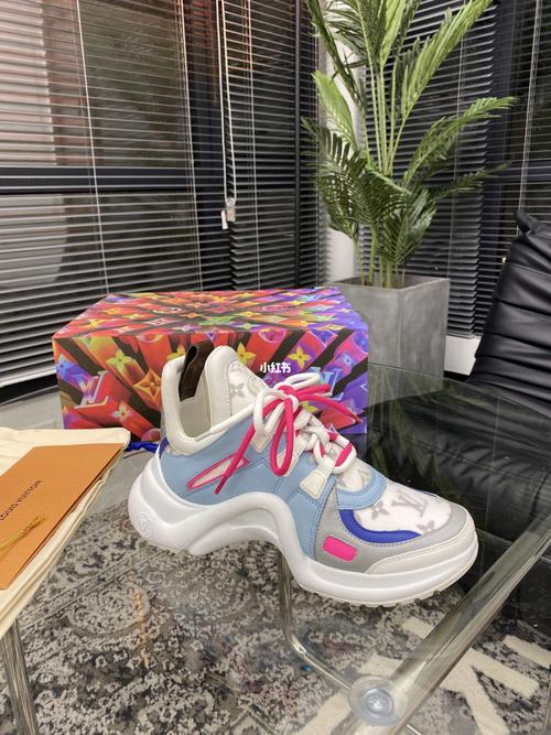 lv 路易威登老爹鞋炫彩系列_老爹鞋_路易威登怎么样_lv老爹鞋_时尚_鞋