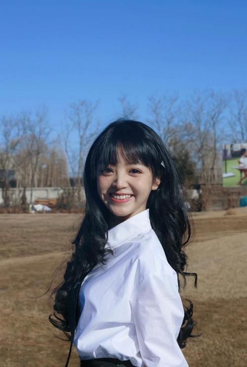 青春剧《如此可爱的我们》出演可爱搞怪的黄橙子.