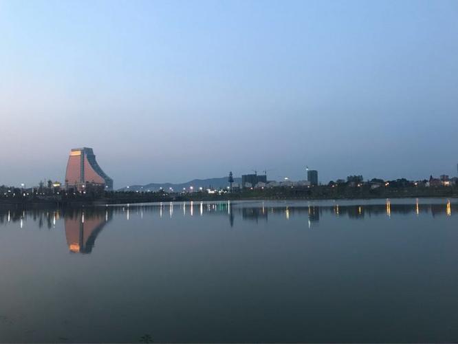 浠水月湖公园景色优美