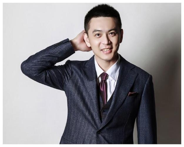 今天是圣诞节,而cba辽宁男篮主教练杨鸣也更新了个人社交媒体,发布了