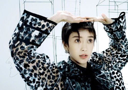 angelababy短发造型撞脸郭采洁,网友直言:不好看!