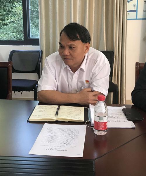 李开明同志参加风塘村党支部组织生活会
