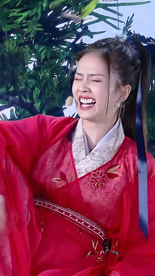 白鹿笑起来,肆无忌惮,太可爱了