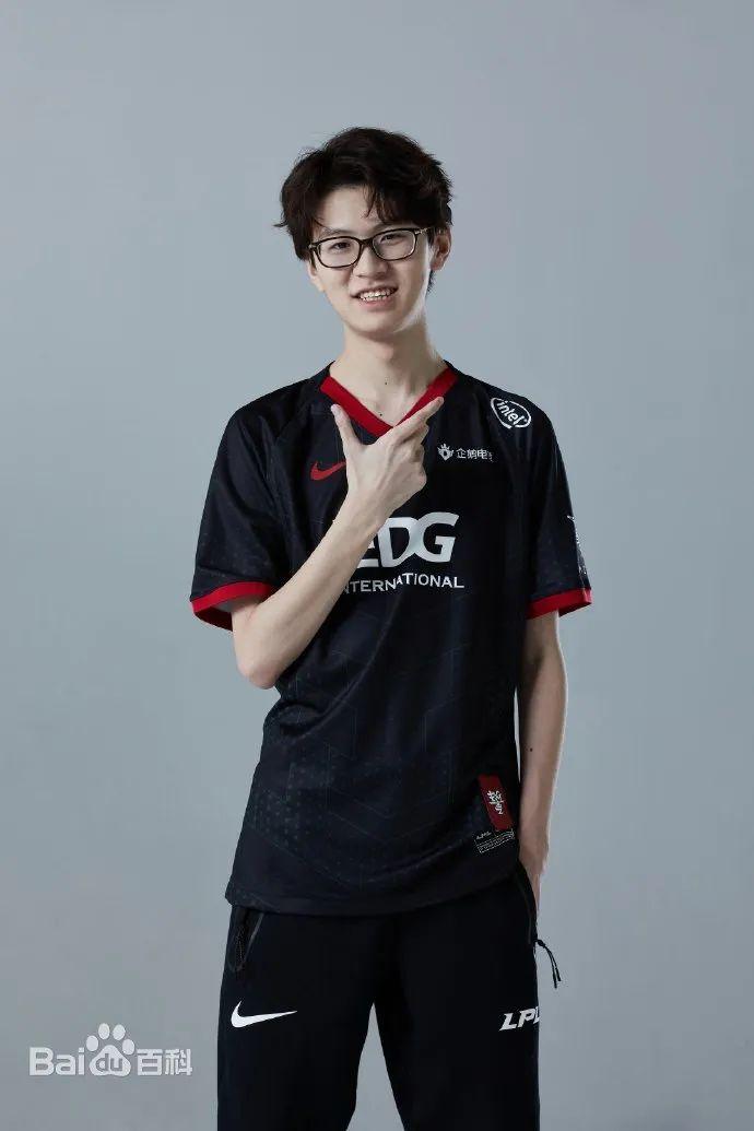 在这支冠军战队edg中,辅助位选手田野(meiko)是云南楚雄人.