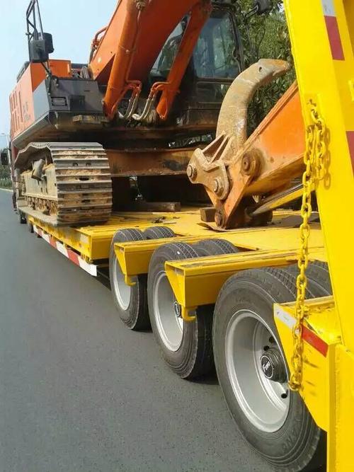 三桥钩机板半挂车华宇集团畅销价格便宜质量可靠