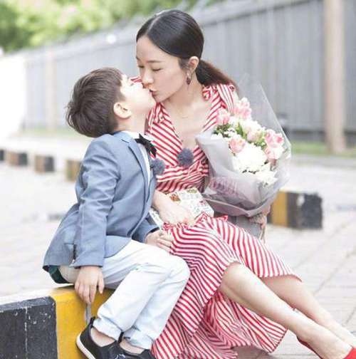 为什么有儿子的妈妈要会撒娇?看看霍思燕