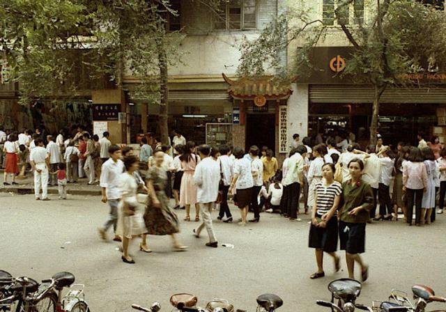 高清老照片:时光穿梭,来看八十年代的老成都,网红城市的蜕变