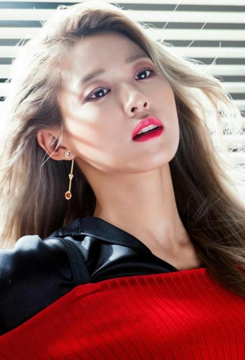 美女鉴赏韩国女星金雪炫手机壁纸