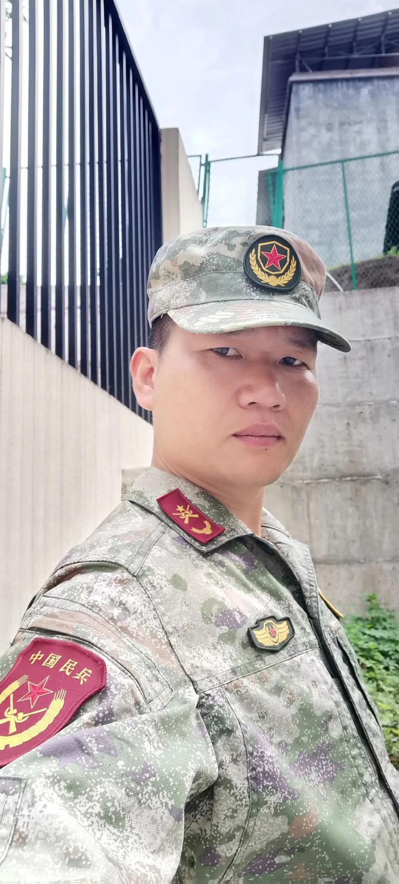 民兵,民兵,平时是民,战时为兵.如果国家需要,我们尽心,尽力